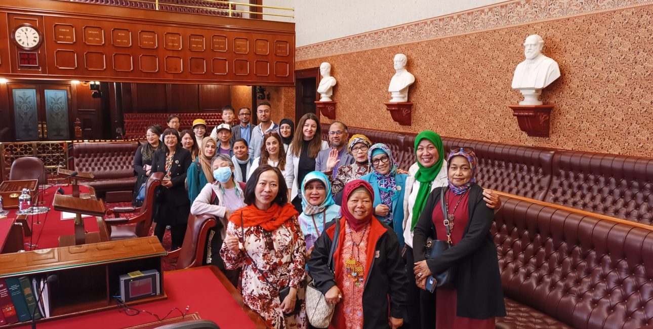 Community leaders visit Legislative Council chamber to learn about civic leadership.
